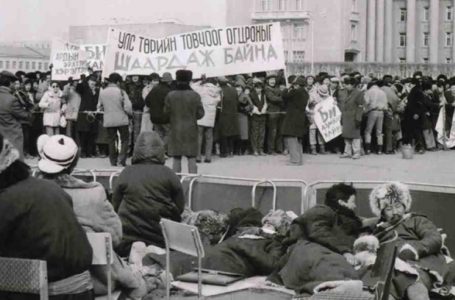 ДОКТОР О.ХАТАНБОЛД: 1990 ОНЫ ҮЙЛ ЯВЦ НЬ ХУВЬСГАЛ БИШ ХӨДӨЛГӨӨН БАЙСАН